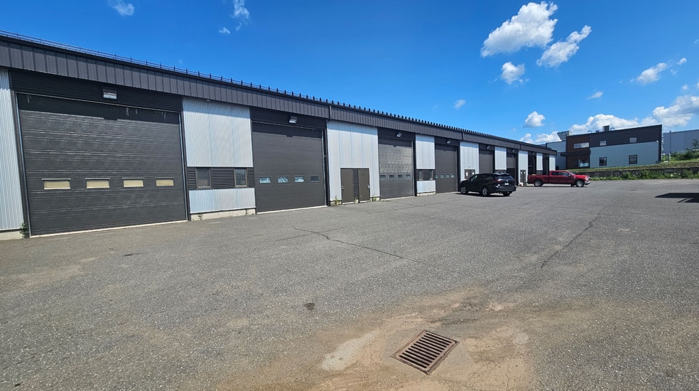 1221 Rue François-Normand, Lévis, QC for sale - Primary Photo - Image 1 of 1