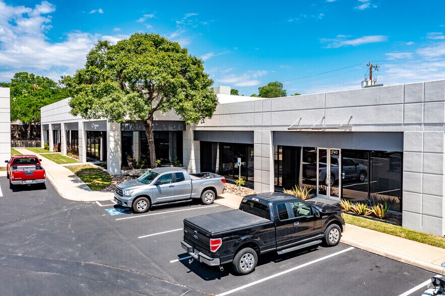 140 Heimer Rd, San Antonio, TX for sale - Building Photo - Image 2 of 8