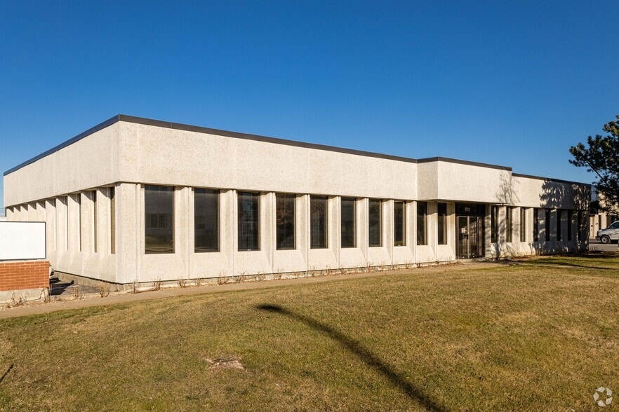 855 Rue McCaffrey, Montréal, QC for lease - Primary Photo - Image 1 of 3