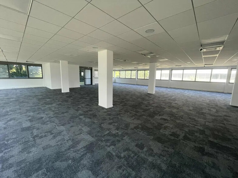 Office in Dardilly for lease - Interior Photo - Image 2 of 11