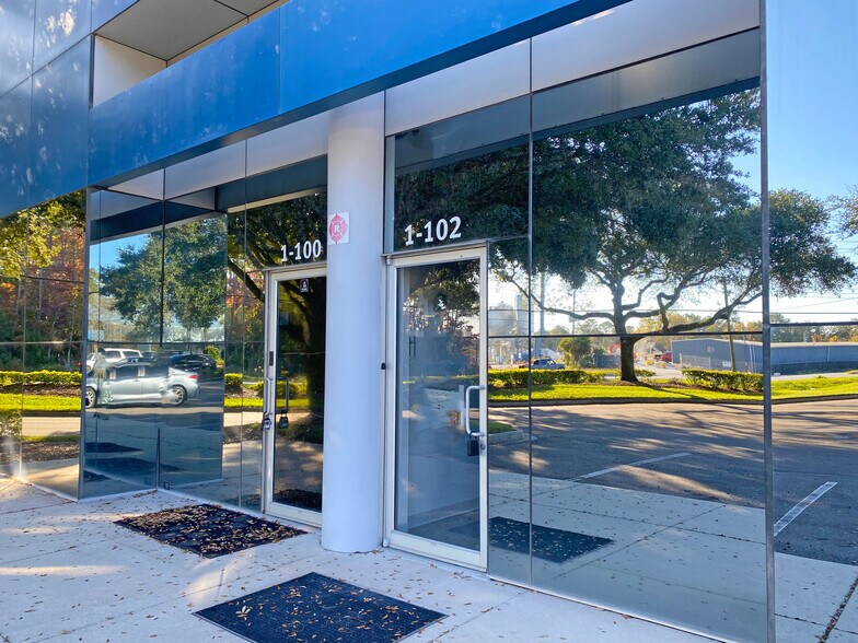 8301 Cypress Plaza Dr, Jacksonville, FL for lease - Building Photo - Image 3 of 6