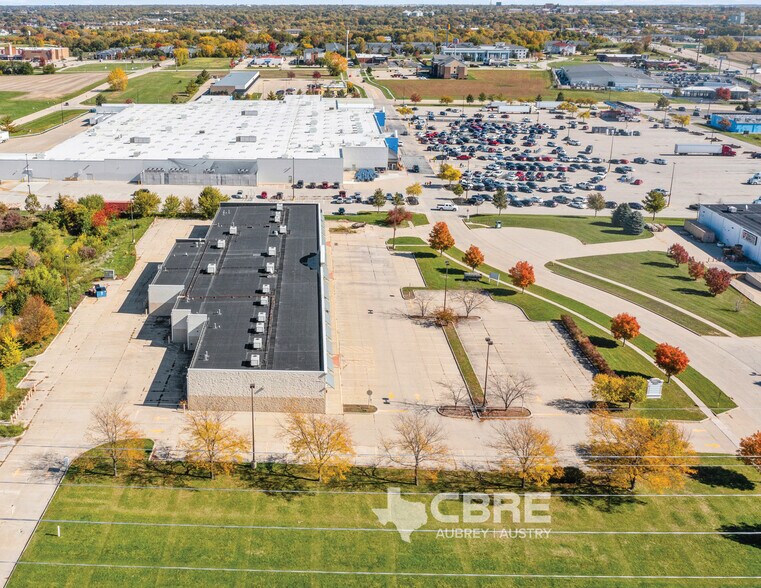 2243 Westgate Dr, Bloomington, IL à louer - Photo du bâtiment - Image 3 de 4