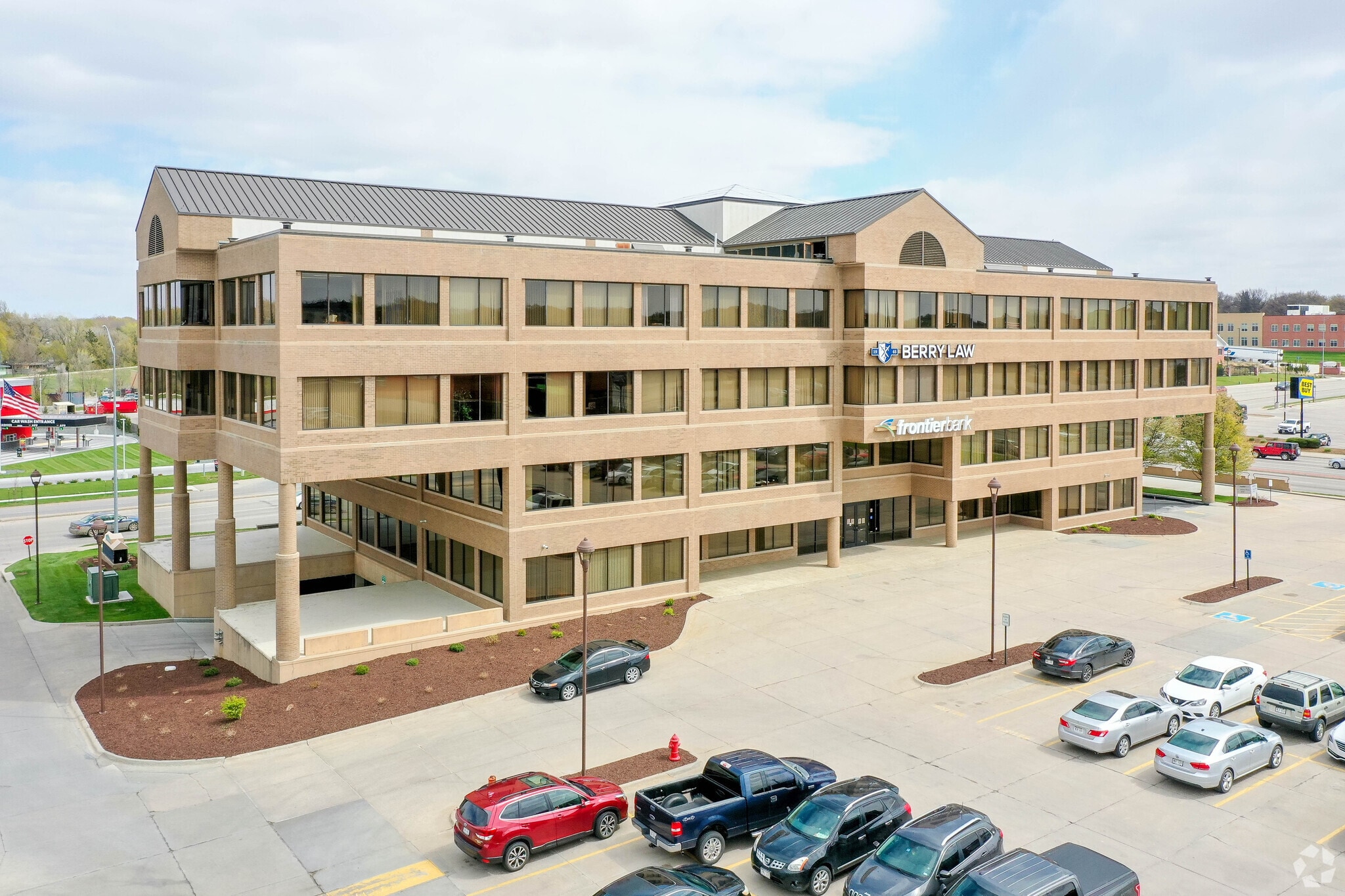 6940 O St, Lincoln, NE for lease Primary Photo- Image 1 of 7