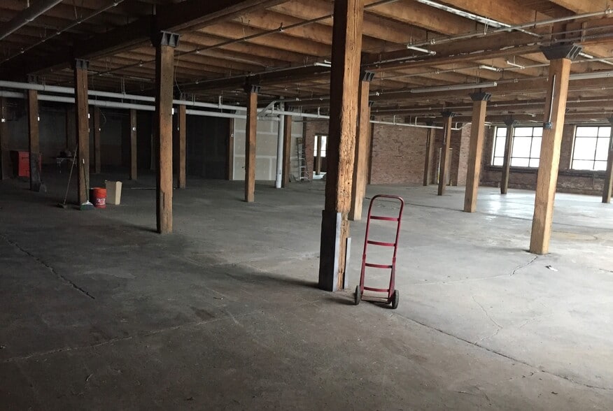 1900 S Western Ave, Chicago, IL for lease - Interior Photo - Image 2 of 5