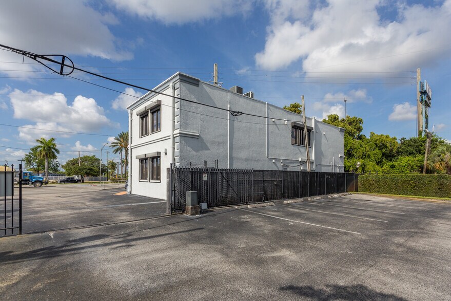 2843 Pembroke Rd, Hollywood, FL à louer - Photo du bâtiment - Image 3 de 15