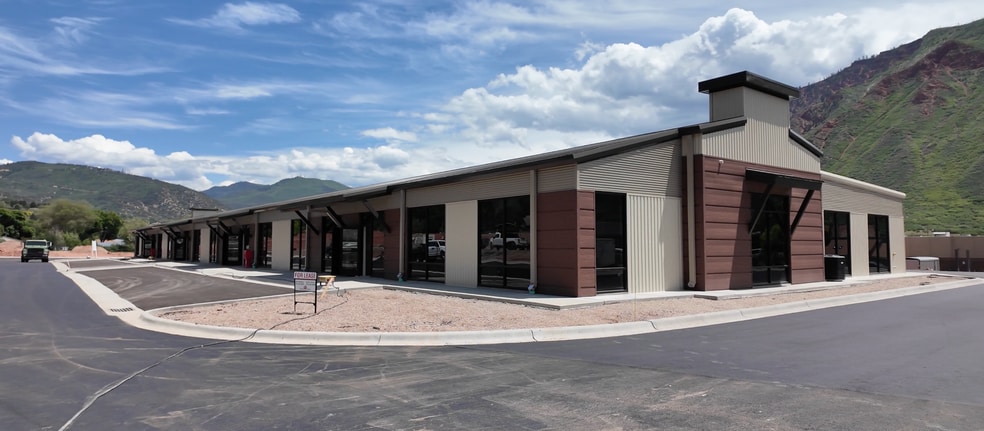 304 Center Dr., Glenwood Springs, CO à louer - Photo du bâtiment - Image 1 de 6