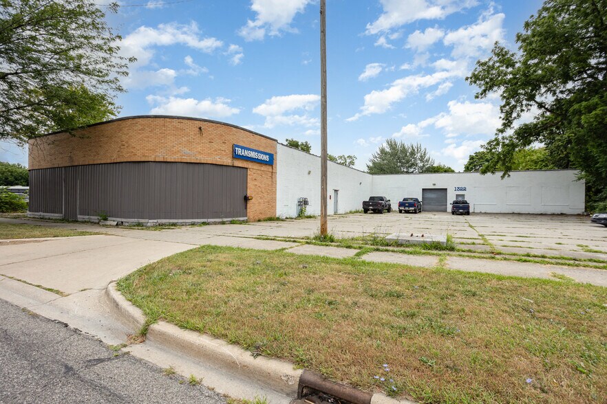 1322 E Genesee Ave, Saginaw, MI à vendre - Photo du bâtiment - Image 3 de 18