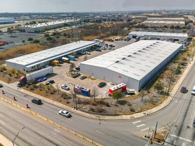 11911 Crosswinds Way, San Antonio, TX à louer - Photo du bâtiment - Image 2 de 9