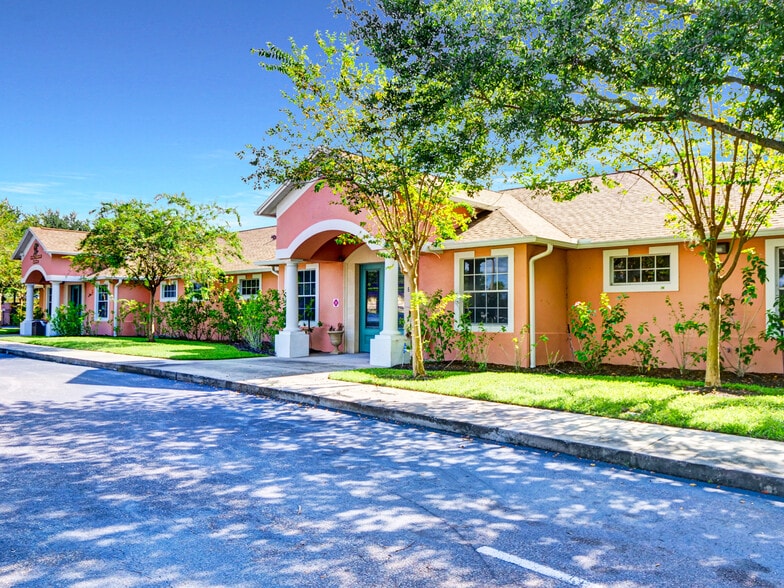 733 S Goldenrod Rd, Orlando, FL for lease - Building Photo - Image 2 of 22