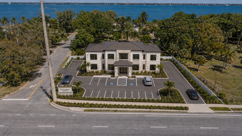 1435 Rose Ct, Melbourne, FL for sale - Building Photo - Image 2 of 22