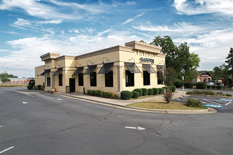 Turk-key Restaurant Portfolio portefeuille de 3 propriétés à vendre sur LoopNet.ca - Photo principale - Image 2 de 3