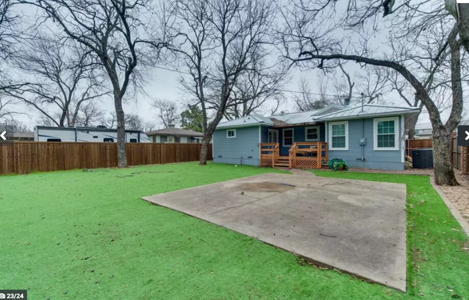 105 N 6th St, Midlothian, TX à louer - Photo du bâtiment - Image 2 de 10