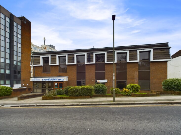 3 Lyonsdown Rd, Barnet à louer - Photo du bâtiment - Image 1 de 1