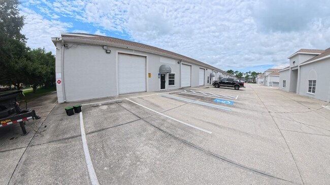 Plus de détails pour 2825 Business Center Blvd, Melbourne, FL - Industriel à louer