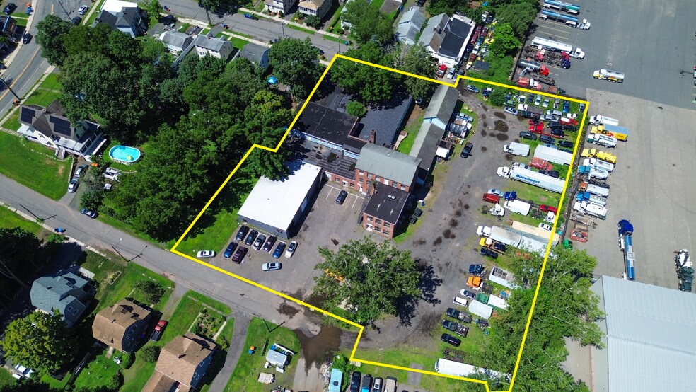 47 Billard St, Meriden, CT à vendre - Photo du bâtiment - Image 2 de 29