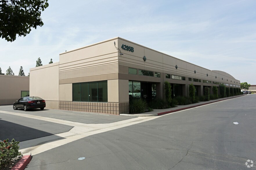 4295 Jurupa St, Ontario, CA for lease - Primary Photo - Image 2 of 7