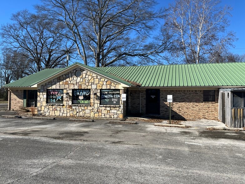 607 4th St NW, Red Bay, AL for sale - Primary Photo - Image 1 of 4