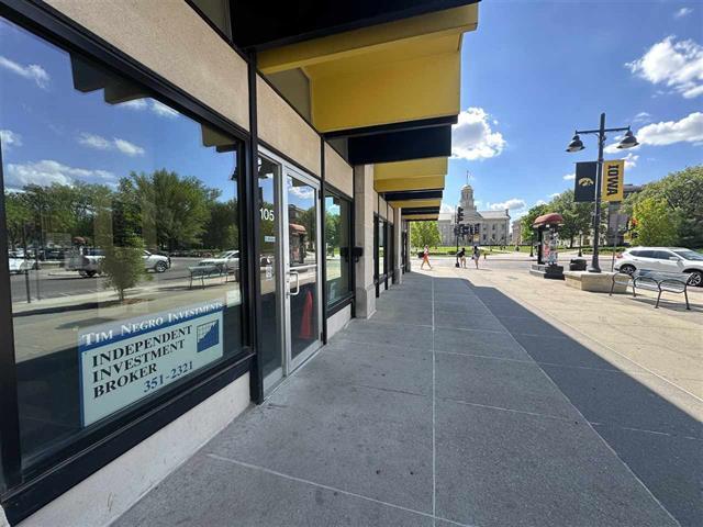 105 Iowa Ave, Iowa City, IA à louer - Photo du bâtiment - Image 2 de 2