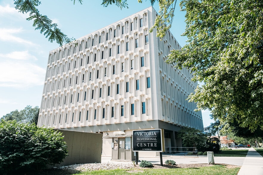 111 Waterloo St, London, ON for lease - Building Photo - Image 1 of 2