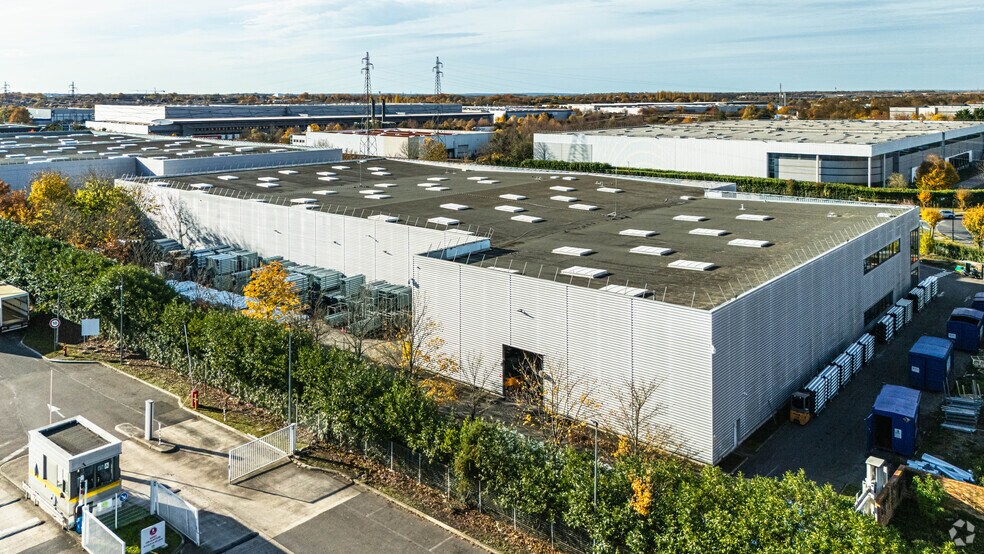 Industriel dans Combs-la-Ville à louer - Photo principale - Image 1 de 3