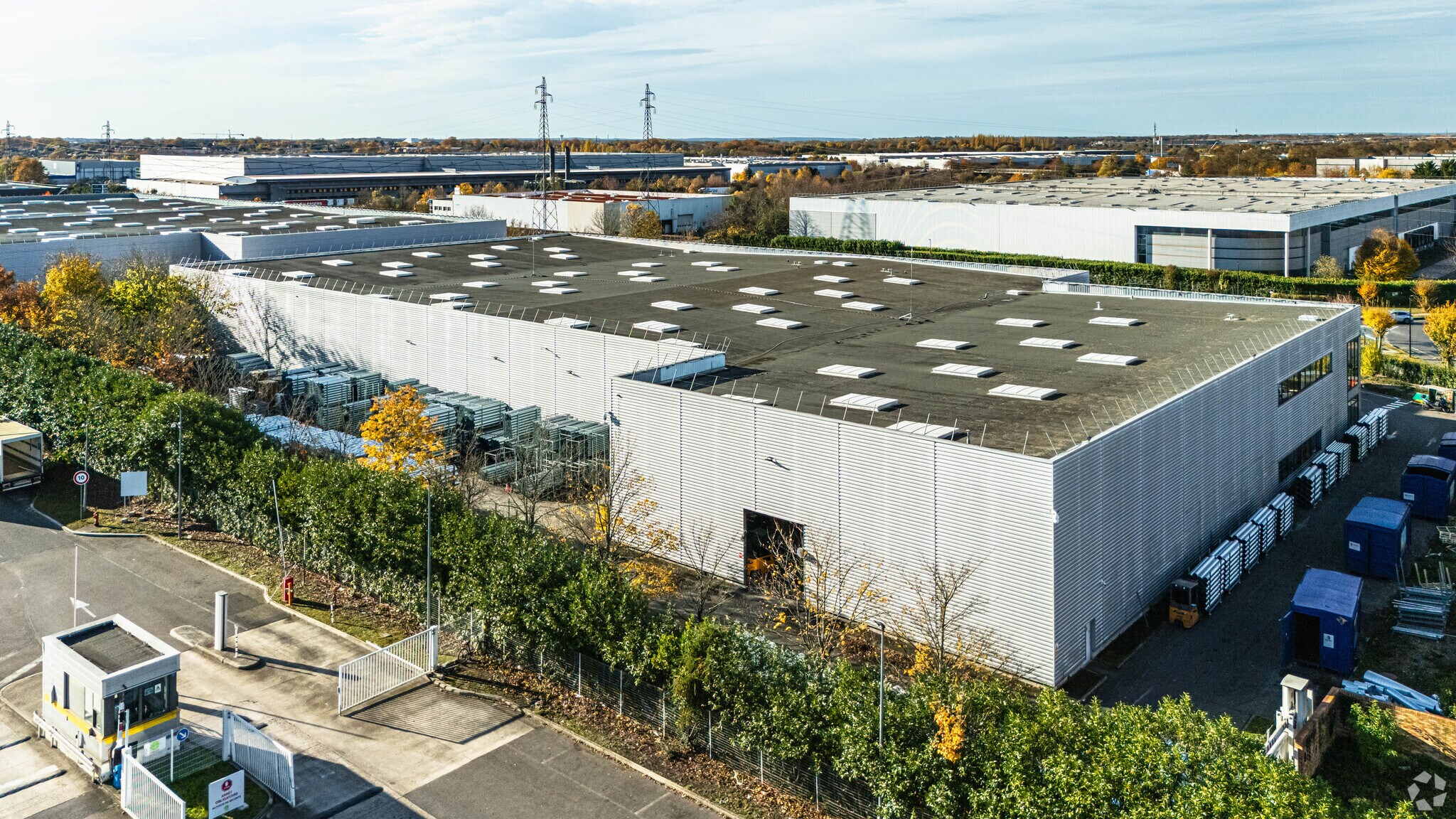 Industrial in Combs-la-Ville for lease Primary Photo- Image 1 of 4
