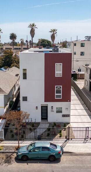 1286 W 35th Pl, Los Angeles, CA à vendre - Photo du bâtiment - Image 2 de 15