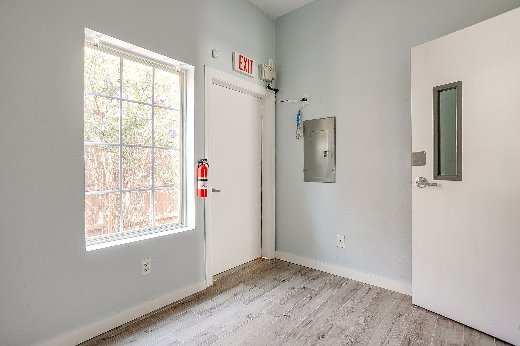 11751 Alta Vista Rd, Fort Worth, TX for lease Interior Photo- Image 1 of 16