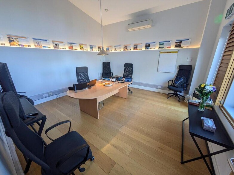 Douglas Dr, Godalming for sale - Building Photo - Image 3 of 8