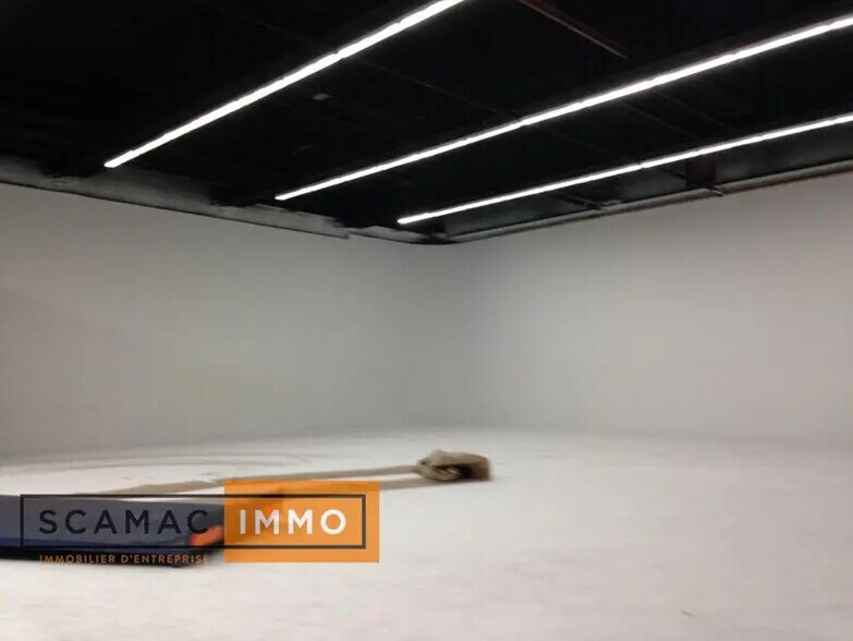 Industrial in Saint-Germain-lès-Arpajon for lease - Interior Photo - Image 2 of 29
