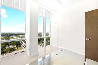 20200 W dixie Hwy, Aventura, FL for lease Interior Photo- Image 2 of 14
