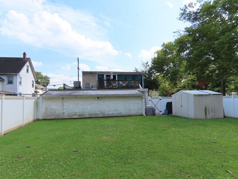 329 Otter St, Bristol, PA à louer - Photo du bâtiment - Image 3 de 47