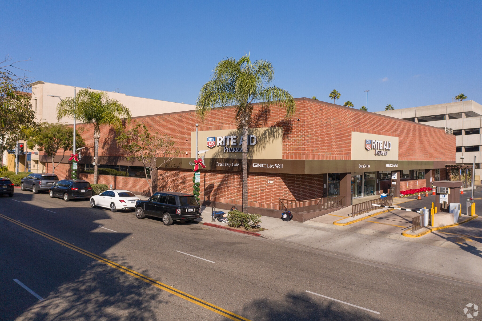 300 N Canon Dr, Beverly Hills, CA for lease Primary Photo- Image 1 of 5