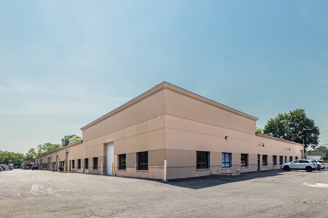 Plus de détails pour 41-75 Heisser Ct, Farmingdale, NY - Industriel à louer