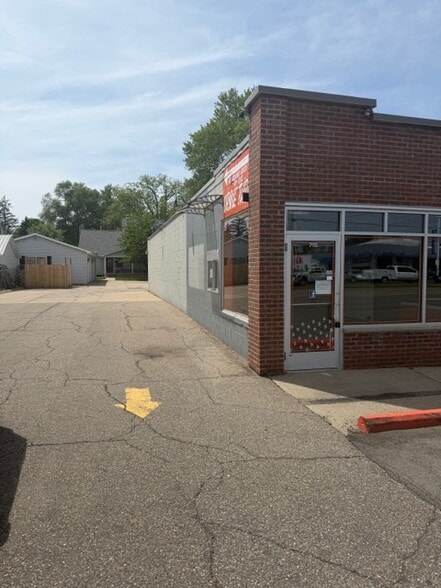715-725 N State Rd, Davison, MI for lease - Building Photo - Image 3 of 6