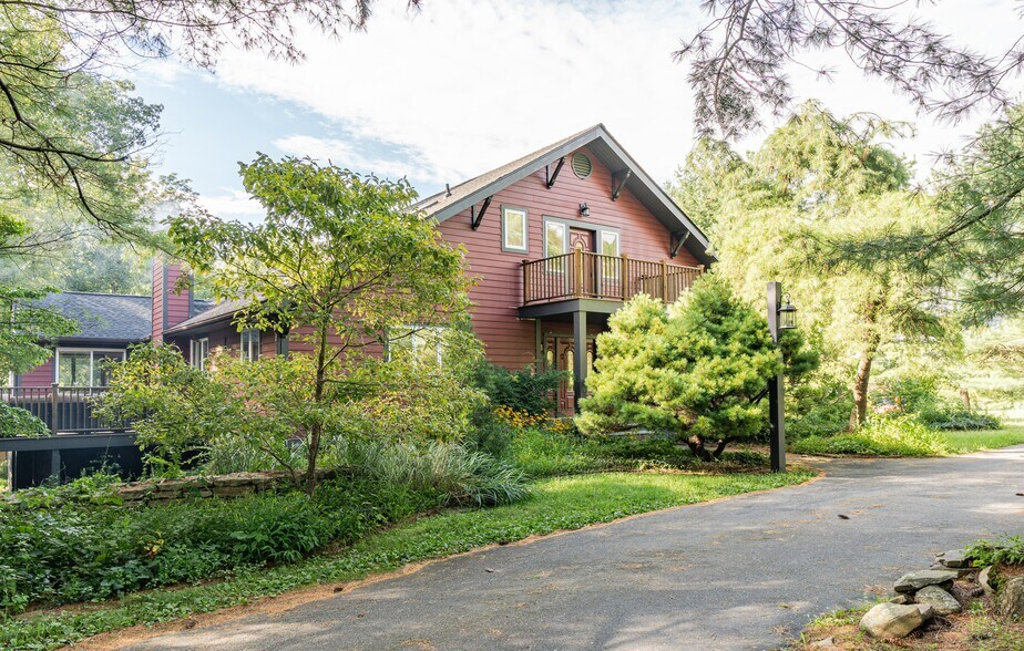 37 Patricia Dr, Pleasant Valley, NY à vendre - Photo du bâtiment - Image 2 de 52