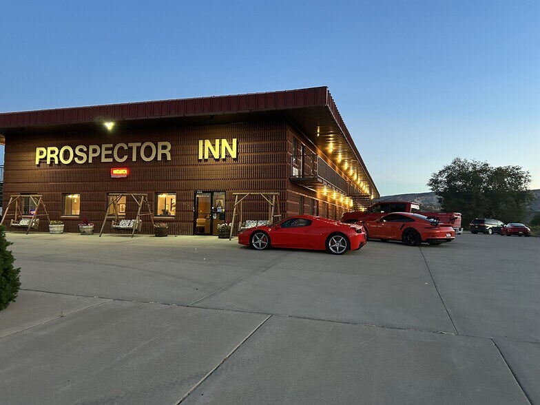 380 W Main St, Escalante, UT à vendre - Photo principale - Image 2 de 37