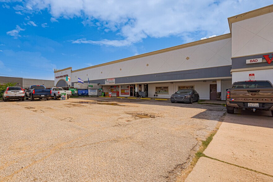 8002-8138 Boone Rd, Houston, TX à vendre - Photo du bâtiment - Image 3 de 20