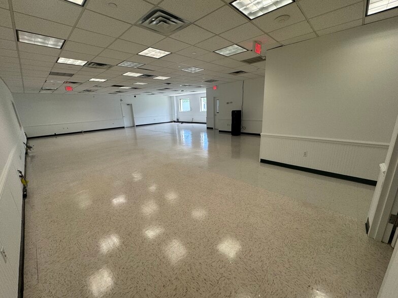 131-133 Seaview Dr, Secaucus, NJ for lease - Interior Photo - Image 3 of 7