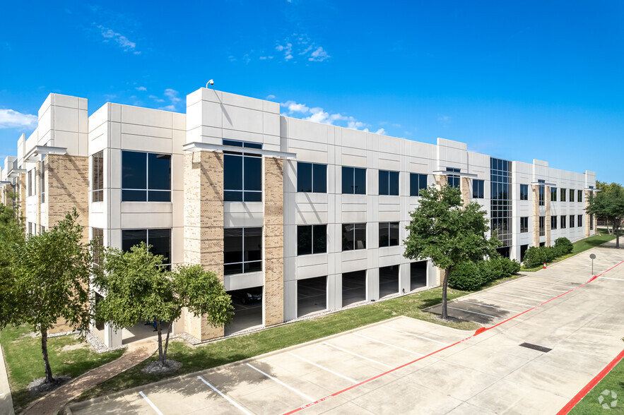 350 Highland Dr, Lewisville, TX for lease - Building Photo - Image 1 of 11