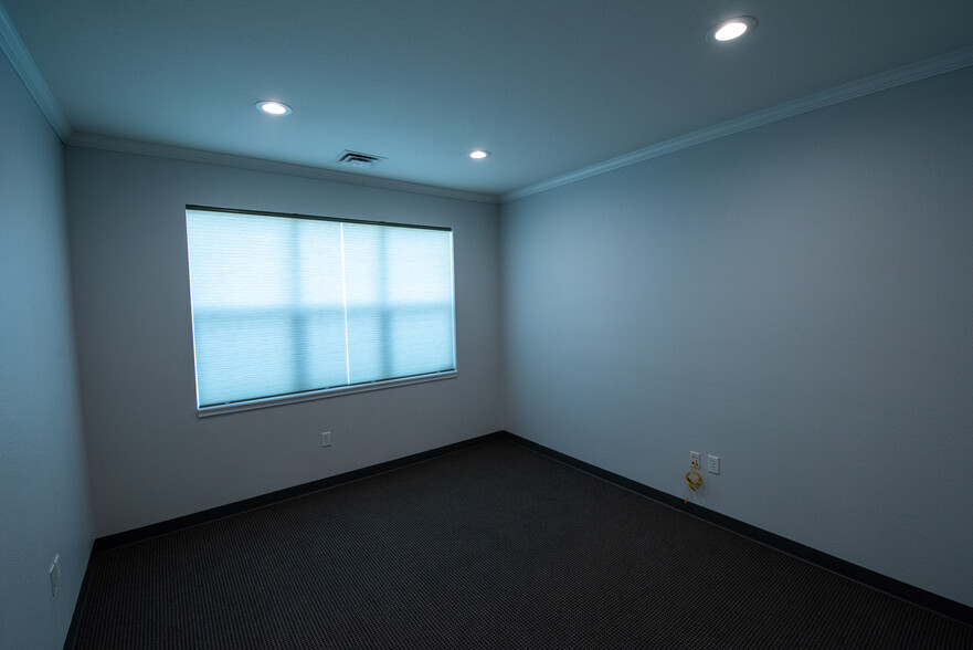 68 Inverness Ln E, Englewood, CO for lease - Interior Photo - Image 3 of 45