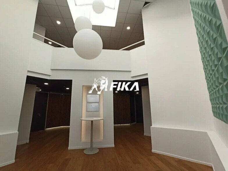 Office in Labège for lease - Lobby - Image 2 of 3