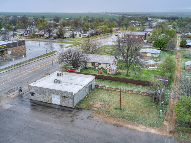 200 N Broadway Ave, Geary, OK à vendre - Photo du bâtiment - Image 3 de 32