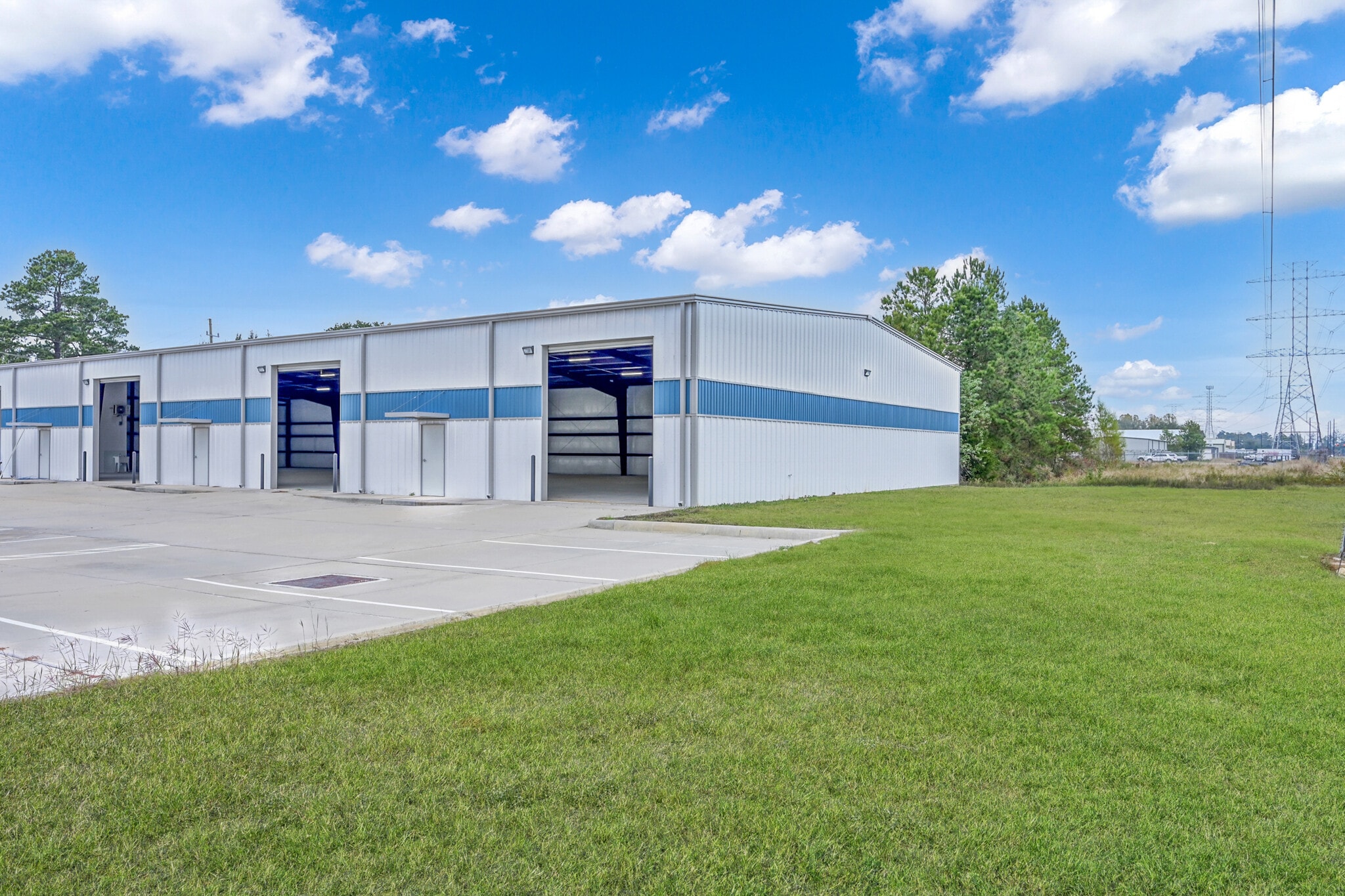535 S Persimmon St, Tomball, TX for lease Building Photo- Image 1 of 29