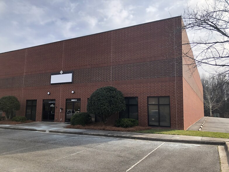 9800 Twin Lakes Pkwy, Charlotte, NC à louer - Photo du bâtiment - Image 3 de 7