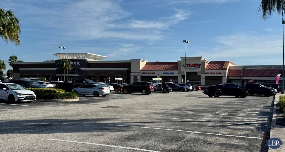 2447 N Wickham Rd, Melbourne, FL à louer - Photo du bâtiment - Image 2 de 5