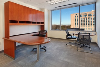 2325 Dulles Corner Blvd, Herndon, VA for lease Interior Photo- Image 2 of 6