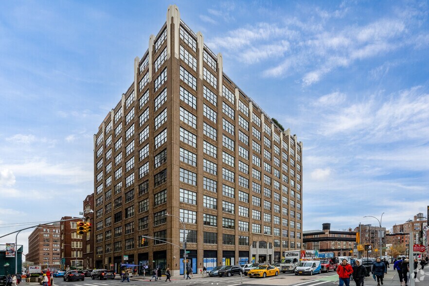 225 Varick St, New York, NY à louer - Photo du bâtiment - Image 2 de 6