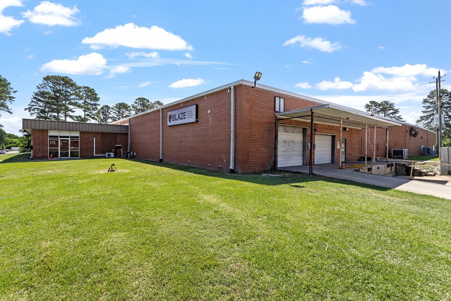 500 E Gannon Ave, Zebulon, NC à vendre - Photo du bâtiment - Image 2 de 31