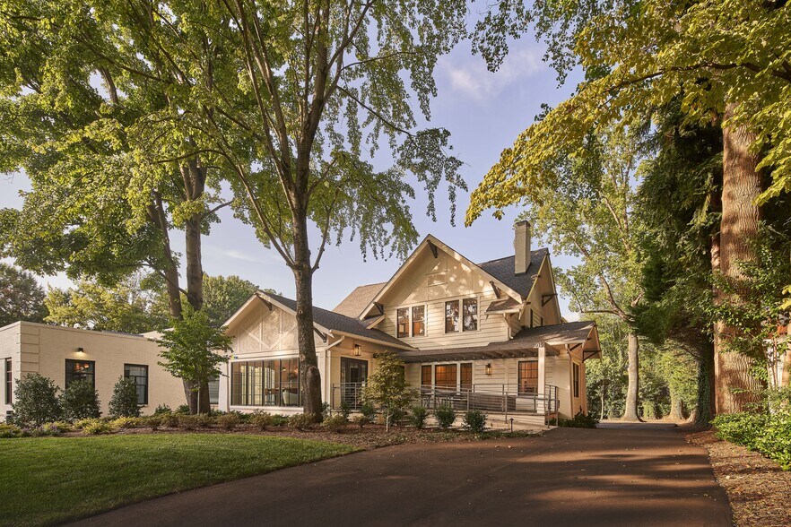 1015 East Blvd, Charlotte, NC à louer - Photo du bâtiment - Image 1 de 6