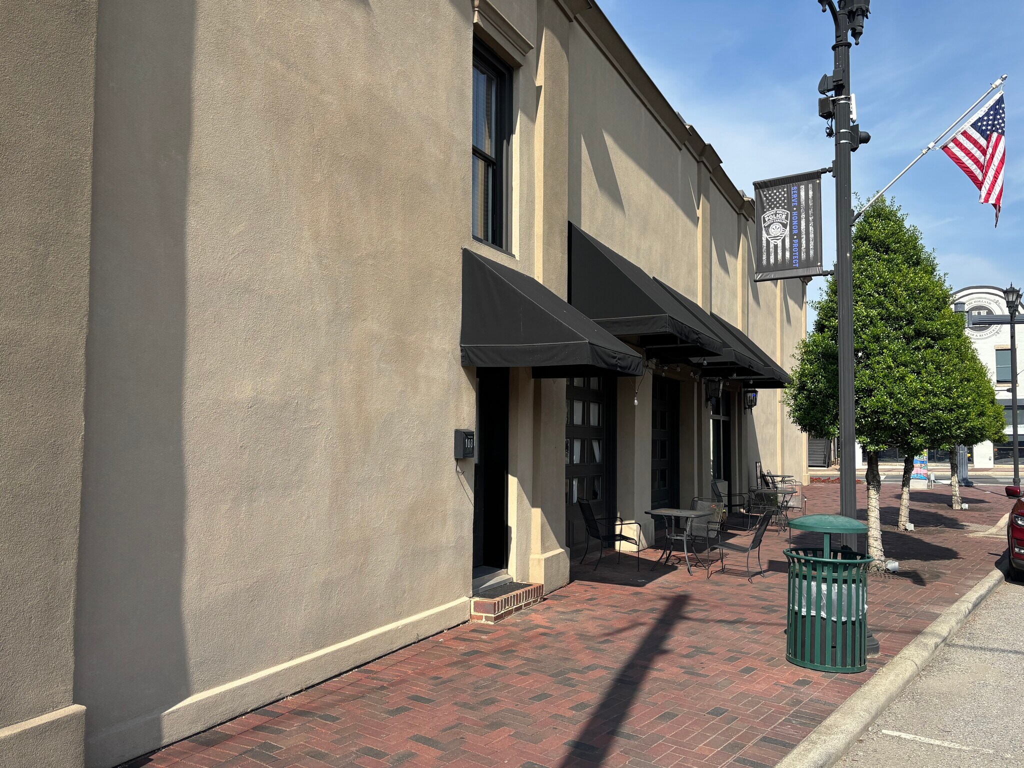 108 W Charlotte Ave, Mount Holly, NC à vendre Photo du bâtiment- Image 1 de 1